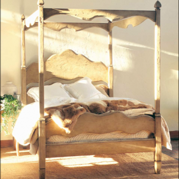 Claudio Cottage Canopy Bed