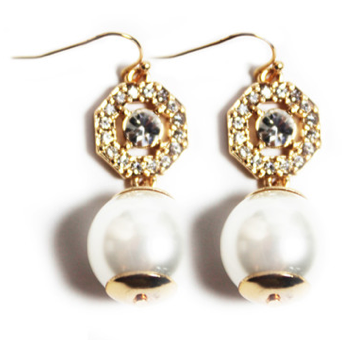 Tiny Elegant Pearl Earrings