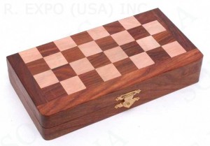 Folding Wooden Chess Set 8 inches detail 2