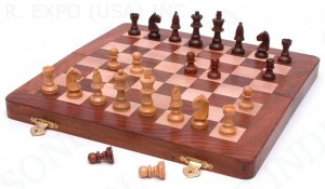 Folding Wooden Chess set 10 inches detail