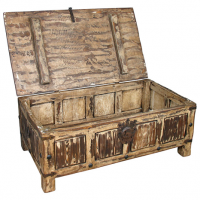 Rustic Coffee Table Trunk, detail